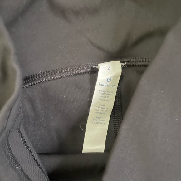 Lululemon crops - Picture 2 of 5